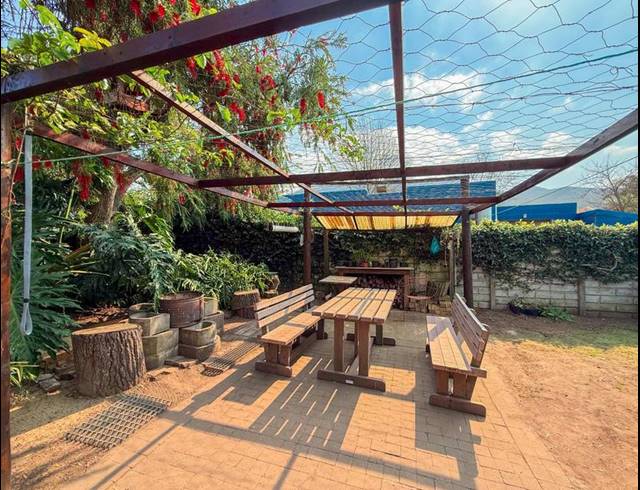 6 BEDROOM HOUSE FOR SALE IN DENNE-OORD